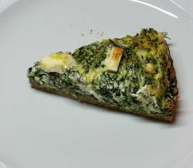 Ein Stück dieser leckeren Spinat-Feta Quiche